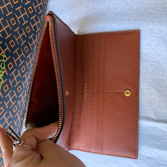 Tory Burch Britten Slim Envelope Wallet Clutch - Picture 6 of 9